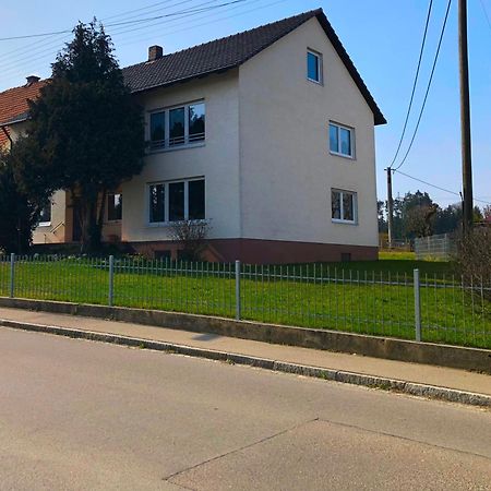 Ferienwohnungen / Ferienhaus Adelsried Ngoại thất bức ảnh