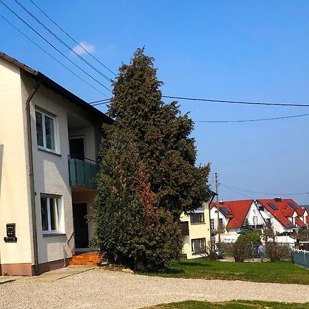 Ferienwohnungen / Ferienhaus Adelsried Ngoại thất bức ảnh