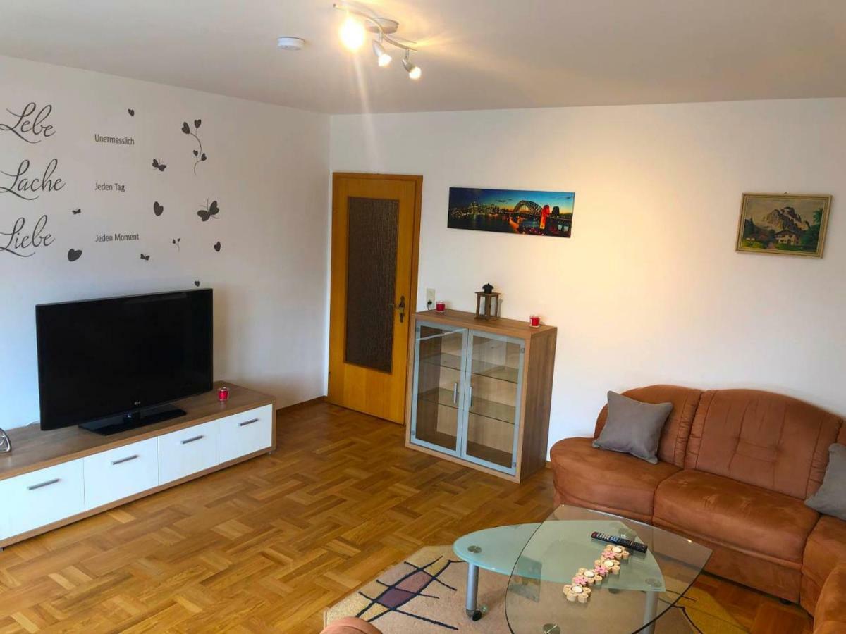 Ferienwohnungen / Ferienhaus Adelsried Ngoại thất bức ảnh